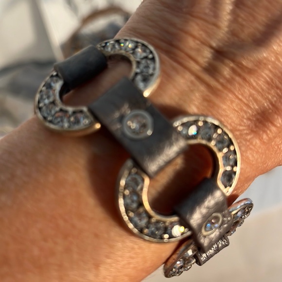 Gaunt Tong Leather and metal with sparkling crystals GUC - Picture 1 of 10